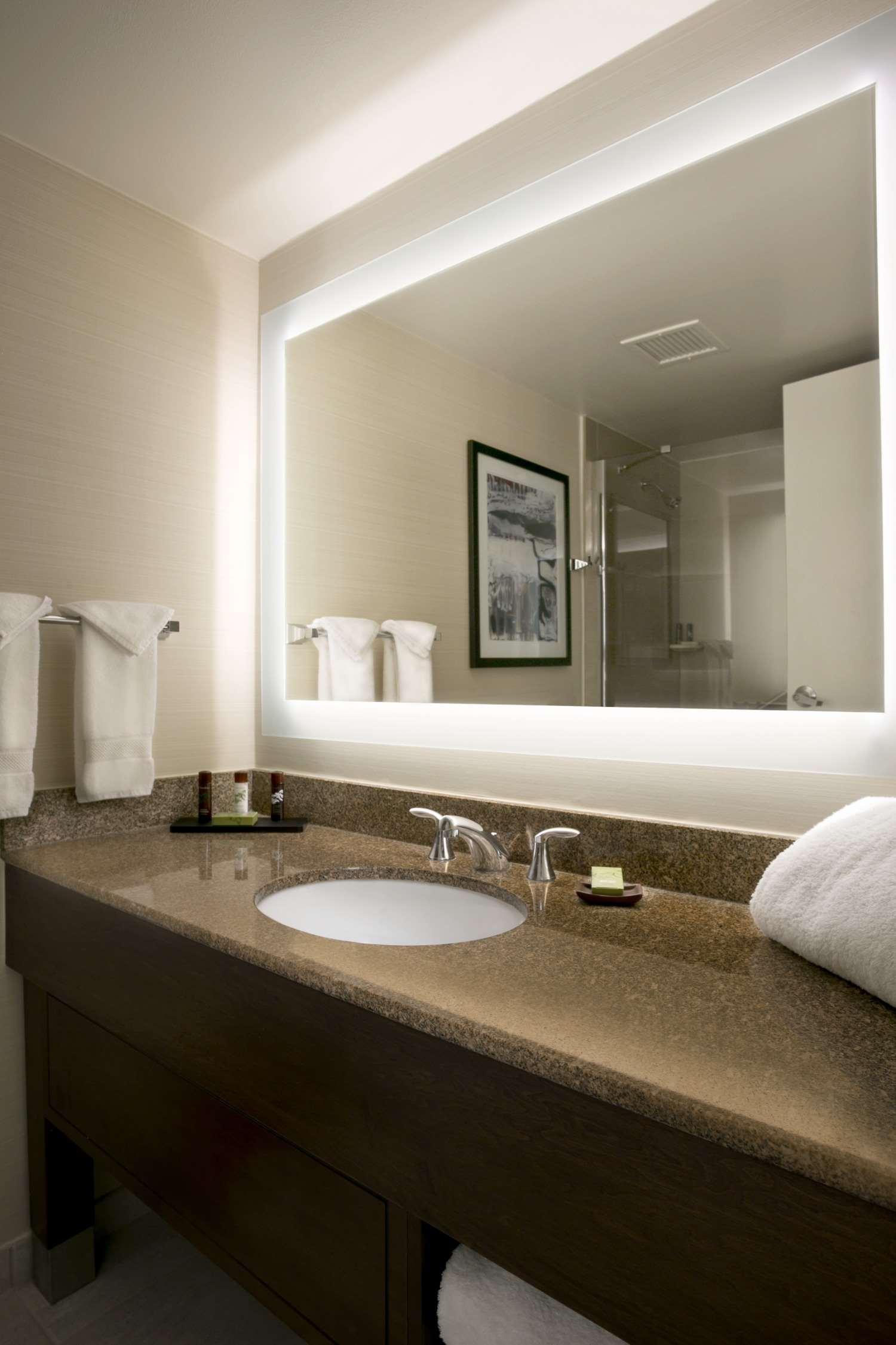 Embassy Suites Cleveland - Бичвуд Экстерьер фото