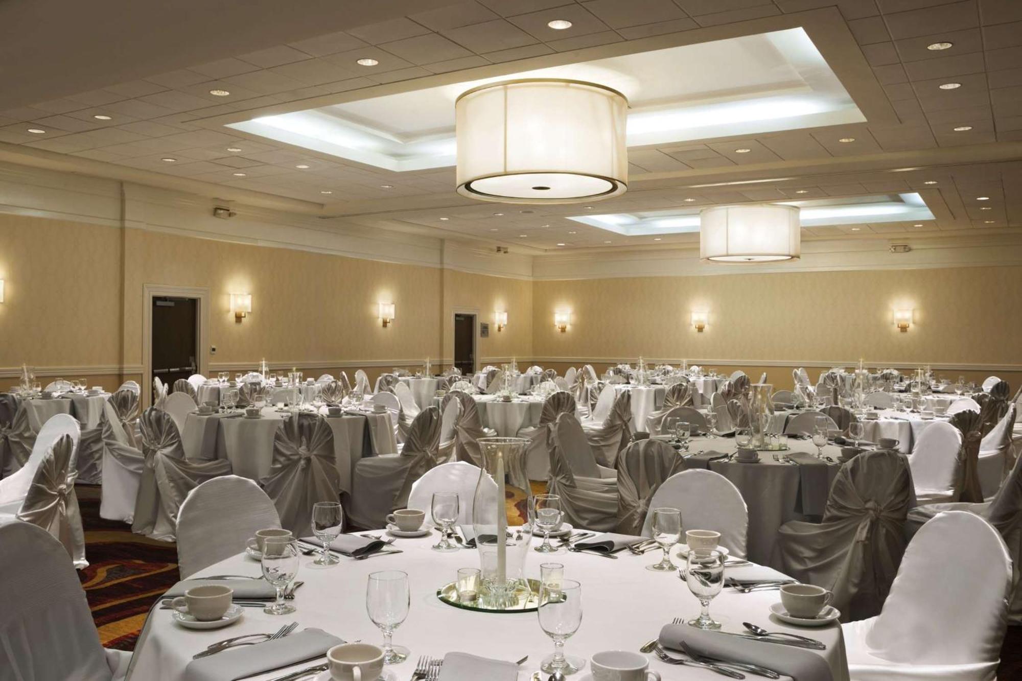 Embassy Suites Cleveland - Бичвуд Экстерьер фото