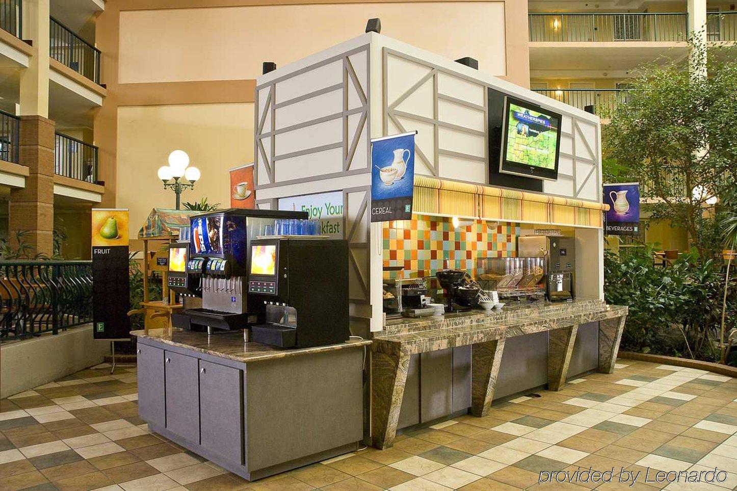 Embassy Suites Cleveland - Бичвуд Ресторан фото